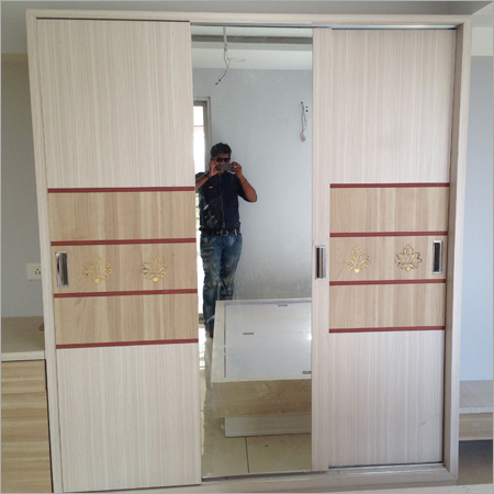 Wooden Laminated Wardrobe