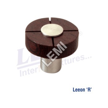 Leeon R