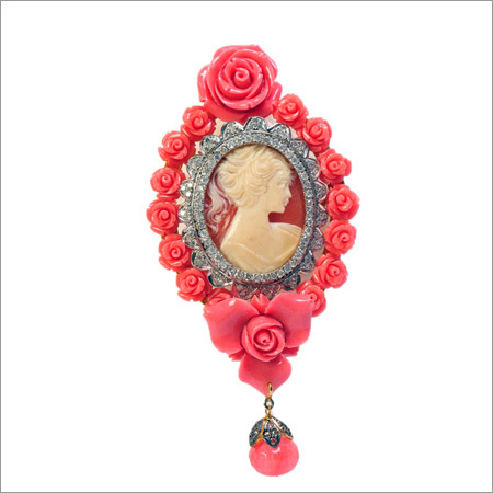 Broach In Diamonds And Italian Pieces