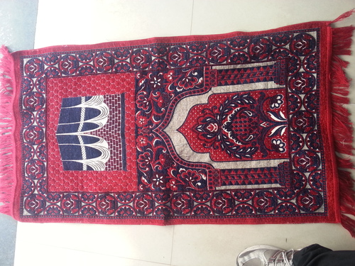 Prayer Mat - Polyester 110x70cm Red, Soft Fabric, Durable, Lightweight, Floral Pattern, Fringed