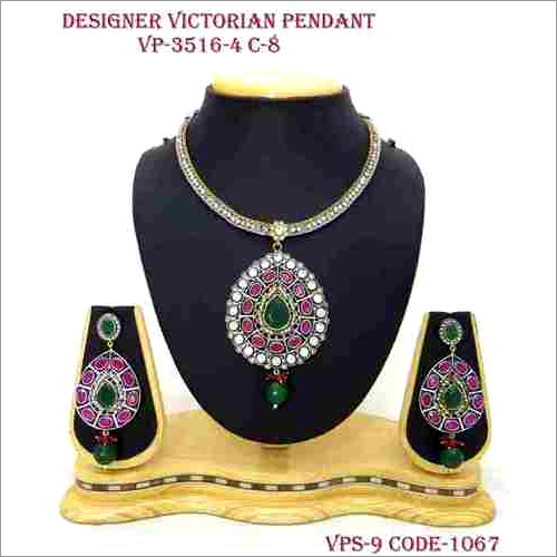 VICTORIAN PENDANT SET By SHUBHAM CREATIONS