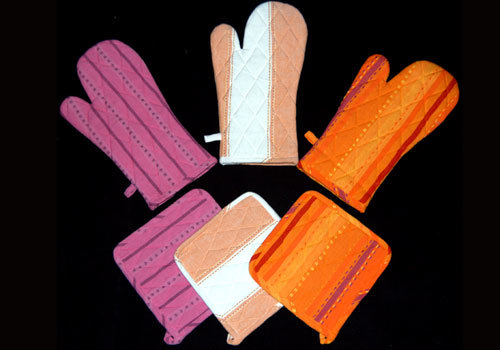 Kitchen Mittens - Pristine Quality Fabric, Full Finger Design , Colorfast Pink and Orange Patterns, Soft Texture