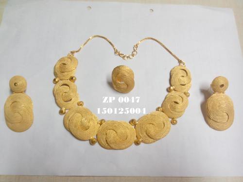 Golden Artificial Necklace Design