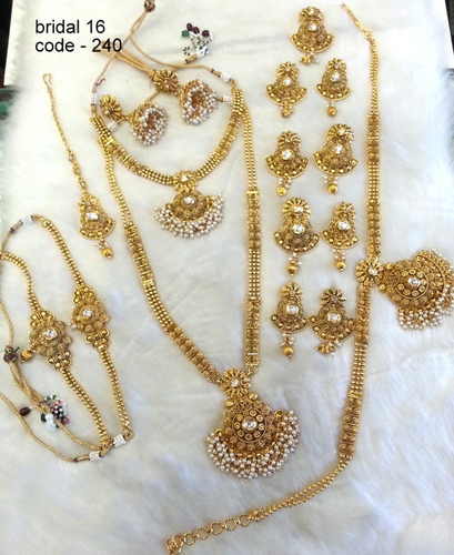 Antique Bridal Set - Copper Alloy With Diamond Accents | Customized Chic Elegance And Contemporary Design