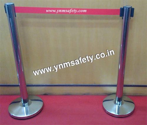Queue Stand Pole