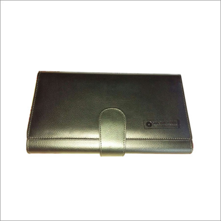 Ladies Leather Purse Gender: Female