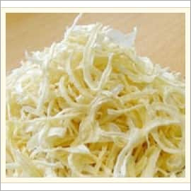 Dehydrated white onion kibbled