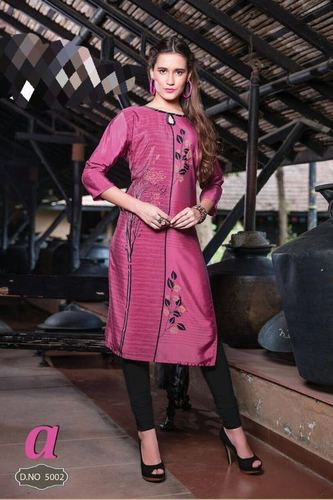 SELFIE STYLISH KURTIS