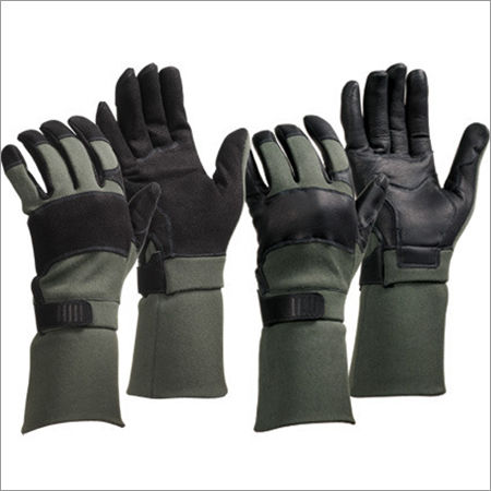 Hand Glove - Color: Black