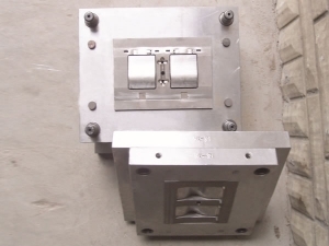 2CAVITEY SWITCH SOCKET MOULD