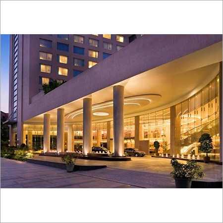 Entrance of Hotel Marriott Courtyard