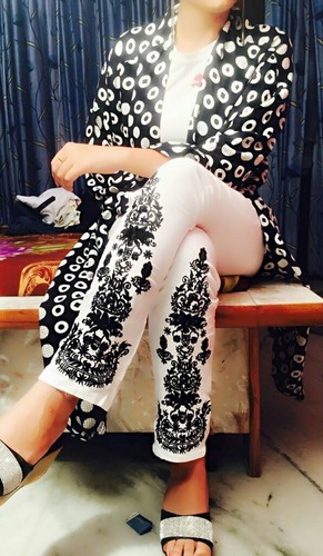 Syna-1 shrug with slit pent