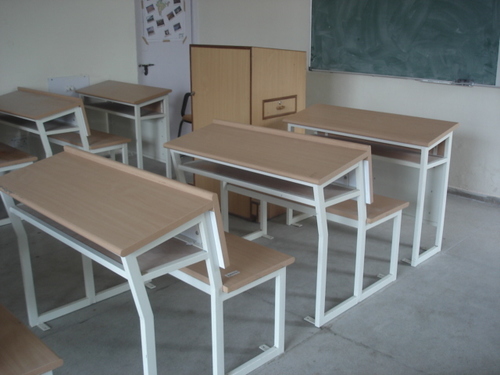 स्कूल की बेंच