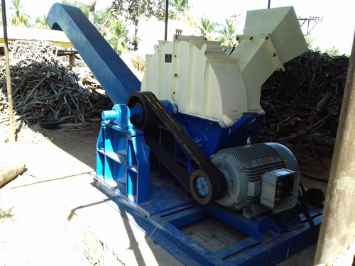 Wood chipper machine