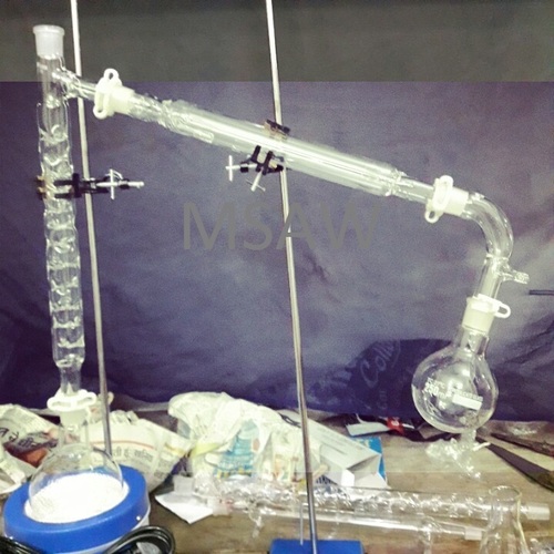 Fractional distillation apparatus for chemistry lab