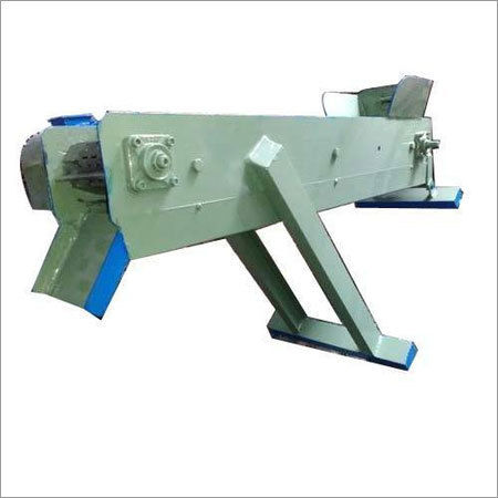 Nut conveyor machine