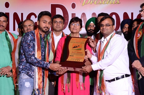 SHINNING AWARD GIVE TO BUNTY BHAINS