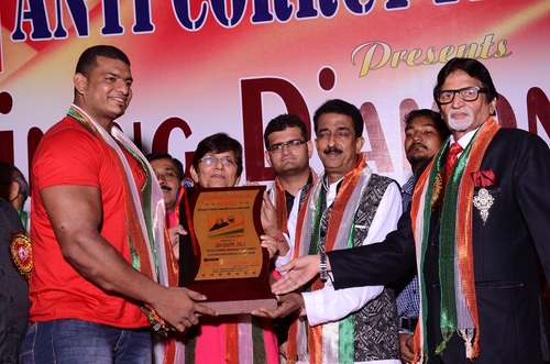 SHINNINGH AWARD GIVE TO AKBER ALI