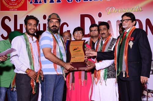 SHINNING AWARD GIVE TO GURWINDER SINGH