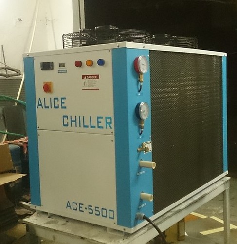 Air Cooled Chiller - Steel 700x600x1200 mm | 5-10 kW Cooling Capacity R410A Refrigerant Noise Free Operation Less Vibration 1 Year Warranty