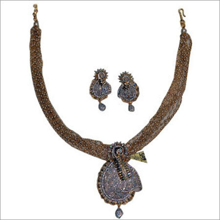 Tadu Necklace Set
