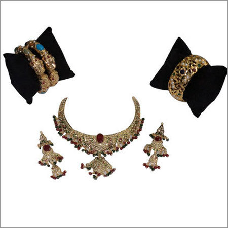 Tadu Neckalce Set