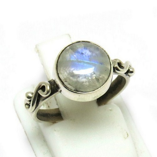 Excellent Rainbow Moonstone 925 Sterling Silver Gemstone Ring Gender: Women