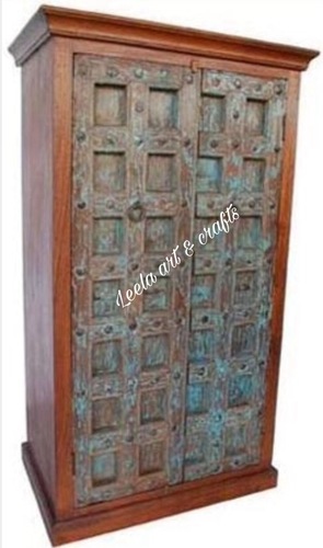 WOODEN ANTIQUE ALMIRAH