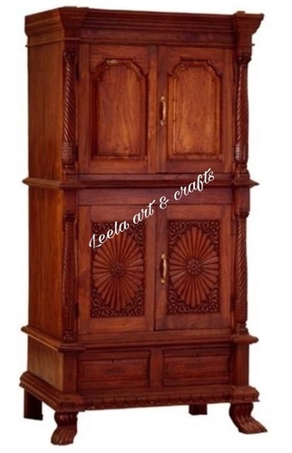 WOODEN ANTIQUE ALMIRAH