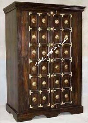 WOODEN ANTIQUE ALMIRAH