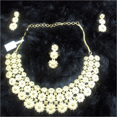 Golden Gold Plates Necklace Set