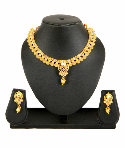 Adoreva गोल्ड अलॉय नेकलेस इयररिंग सेट महिलाओं के लिए