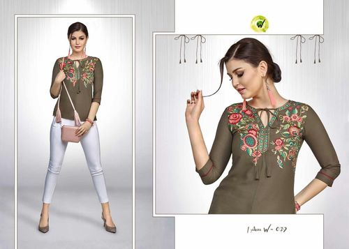Embroiderd Superior Moss Crepe Top