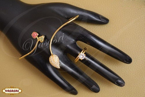 Golden Ladies Trendy Finger Ring