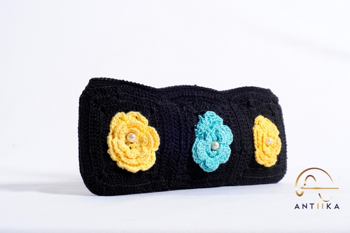 Crochet clutch