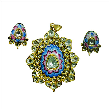 Diomond Traditional Pendant Set