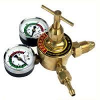 एलपीजी रेगुलेटर डबल गेज के साथ