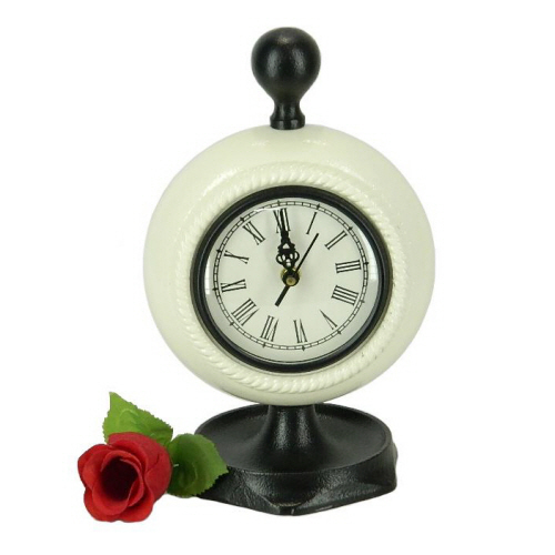 Aluminium Clock Colored - Aluminum, 10x8x6 cm, Off-White, Quartz Movement, Battery Powered, Elegant Design, Precise Timekeeping