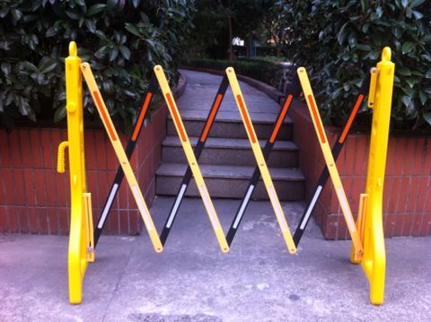 Plastic Expandable Barrier