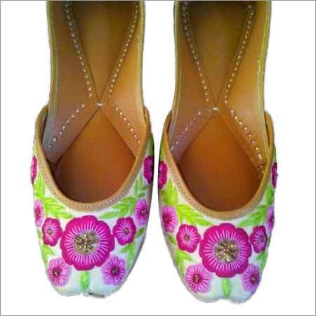 Punjabi Jutti - Leather, Variable Size, Beige | Handcrafted Floral Embroidery, Slip-on, Comfortable Fit, Stylish