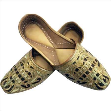 Punjabi Jutti - Leather, Various Sizes, Gold | Handcrafted, Intricate Embroidery, Comfortable Fit, Durable Sole