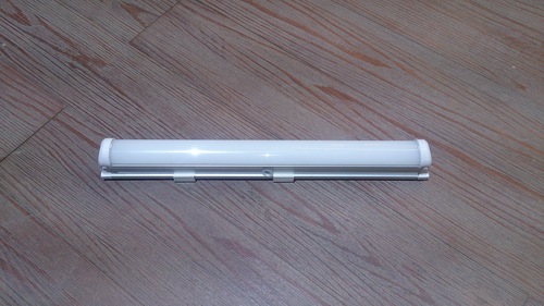 LED TUBE LIGHTS