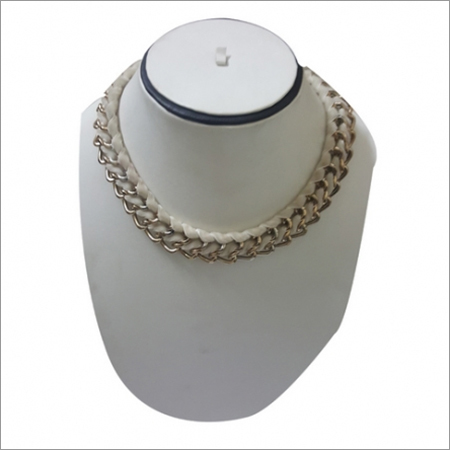 Necklace in Golden color for Women