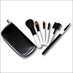 Black & White Travel Zip Brush Set