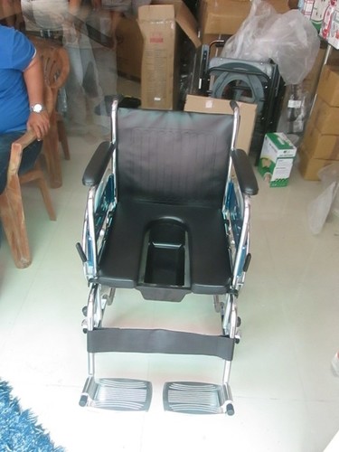 HOSPITAL WHEELCHAIR