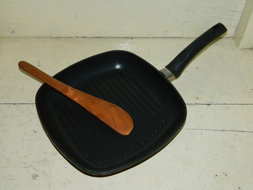 Fry Pan - Aluminum Alloy, 10-Inch Non-Stick Design , Lightweight and Easy to Handle