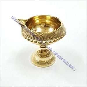 Metal Brass Kuber Deep Stand