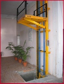 Hydraulic Mast Lifts