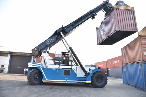 Loaded Containers Reach Stakers Max. Lifting Height: 1493 Meter (M)