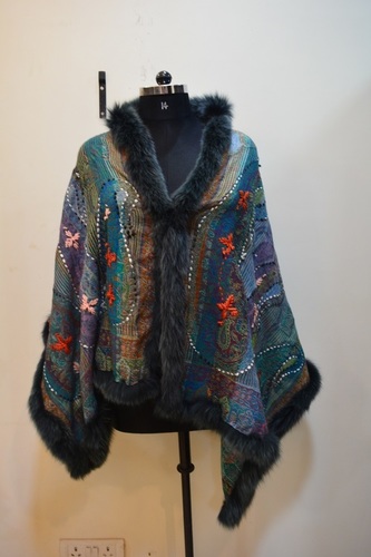 boil wool embroidery with 4 side fox fur scarves